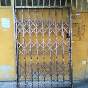 اجزای اصلی نرده آهنی آکاردئونی درب ساختمان و نقش آن ها در امنیت
