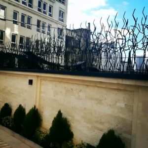 کاربردهای نرده حفاظ دیوار در ساختمان
