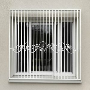 حفاظ پنجره فرفورژه طرح گل و نیلوفری