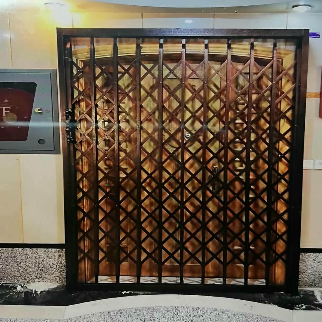 درب آکاردئونی آپارتمان با ساختار تاشونده برای ورودی ساختمان