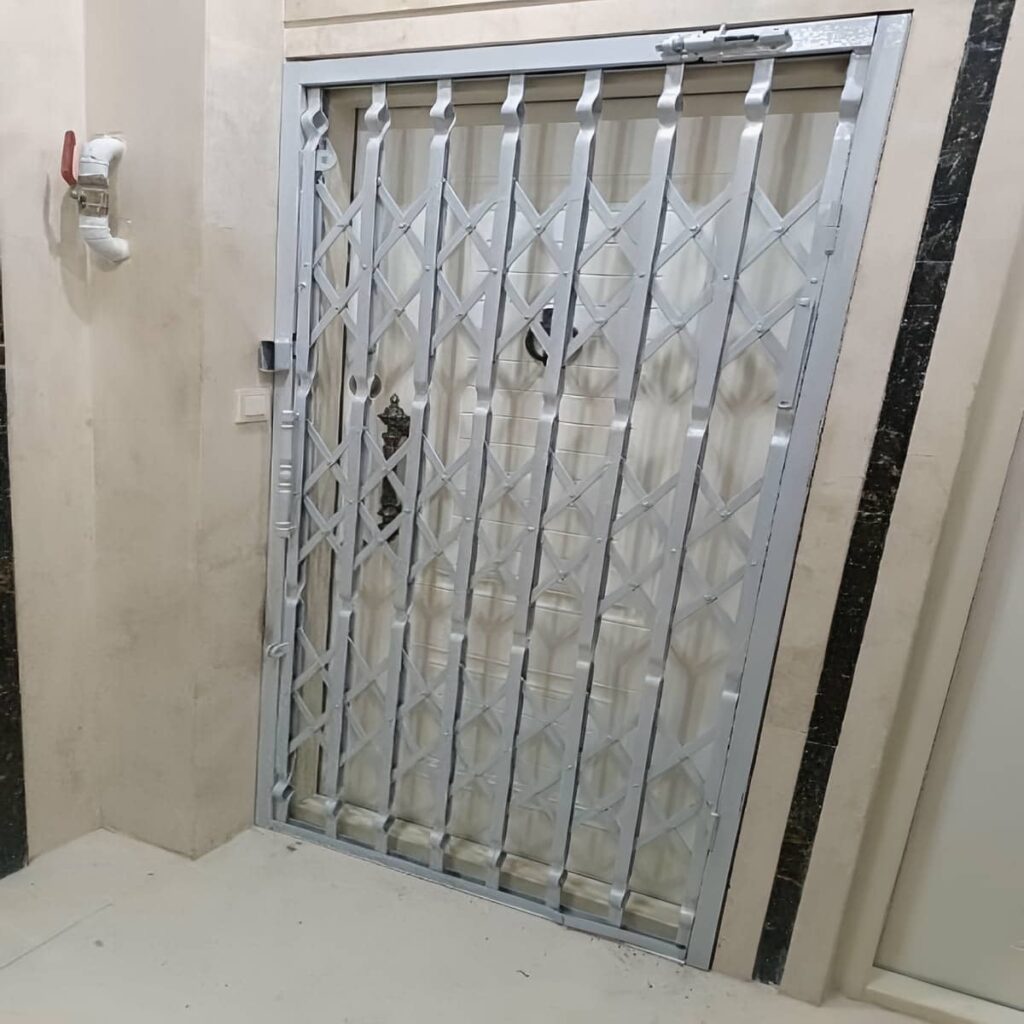 حفاظ درب آکاردئونی در استان زنجان با متریال مناسب استفاده روزمره