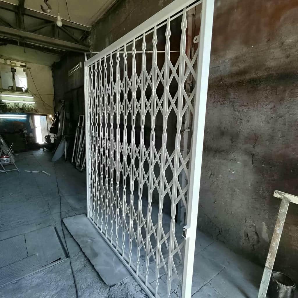 حفاظ درب آکاردئونی در استان سیستان و بلوچستان با بدنه فلزی مناسب ورودی آپارتمان