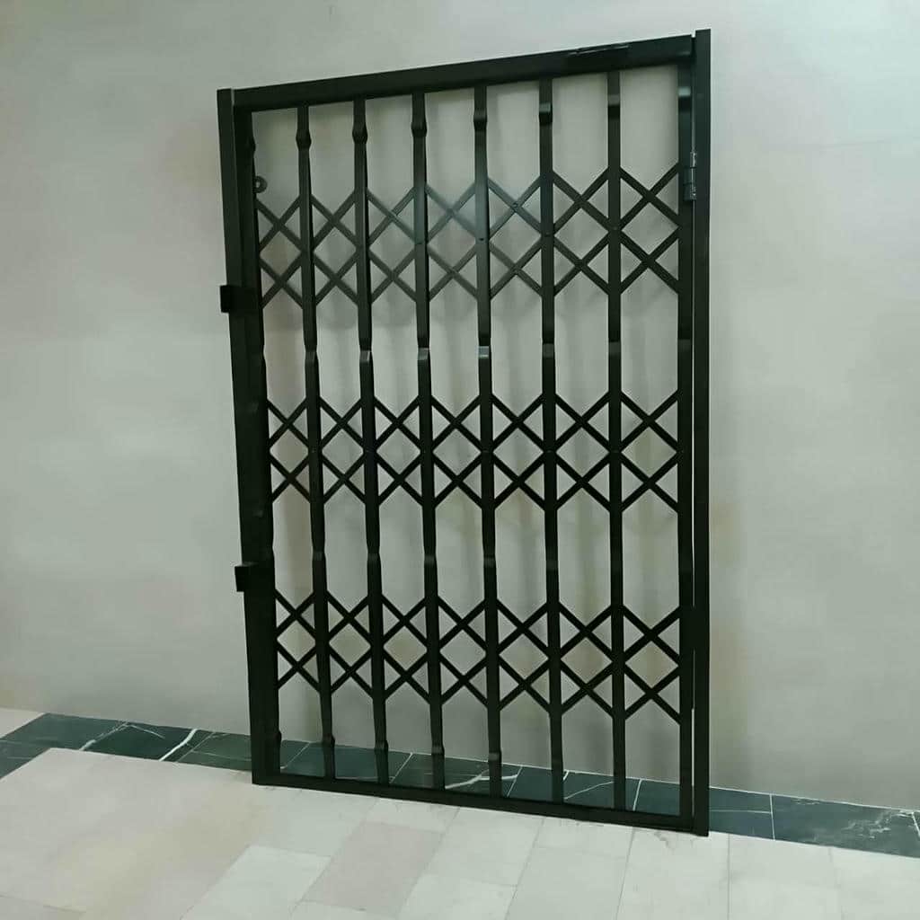 حفاظ درب آکاردئونی در استان چهارمحال و بختیاری با بدنه فلزی مناسب ورودی آپارتمان