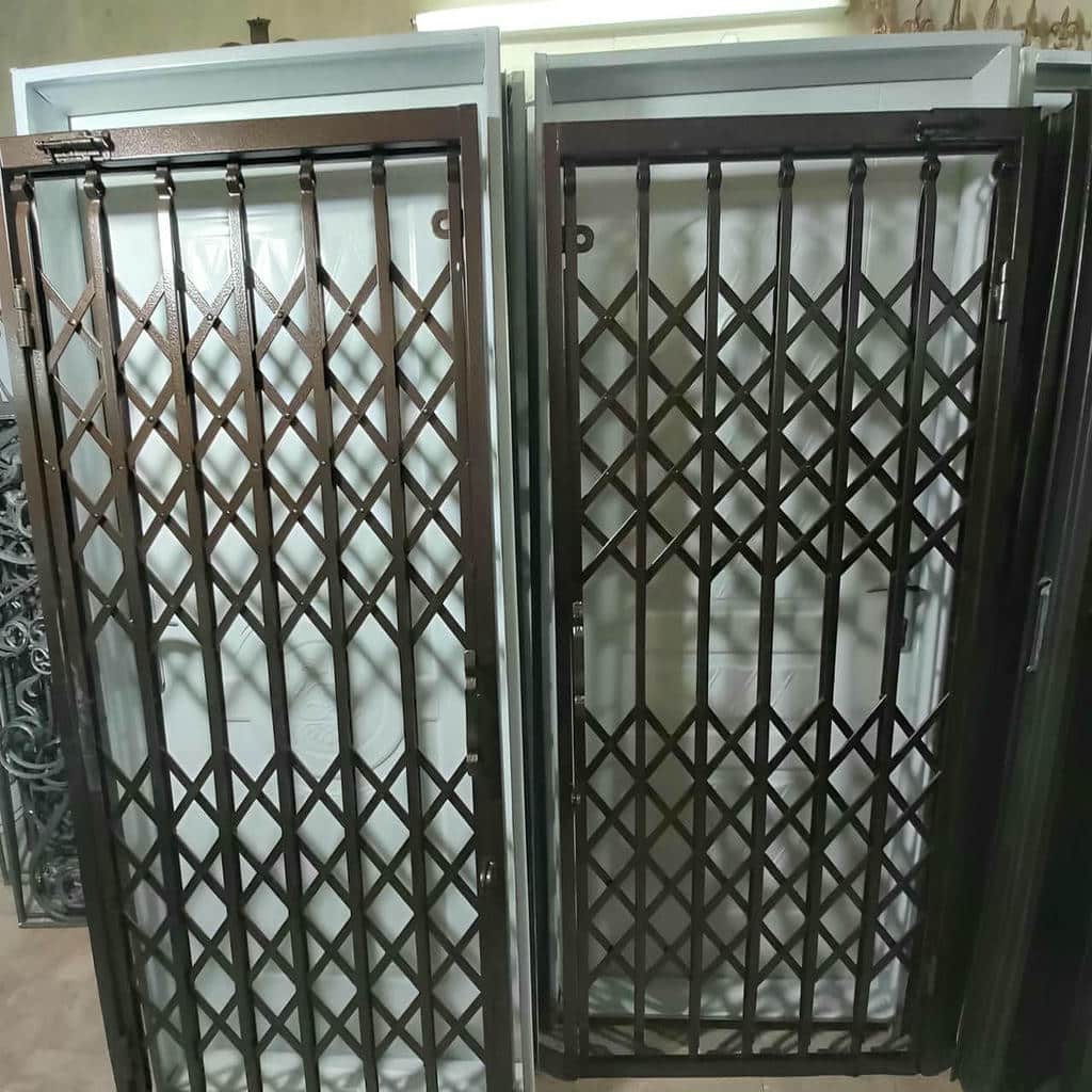 حفاظ درب آکاردئونی در استان خراسان شمالی با بدنه فلزی مناسب ورودی آپارتمان
