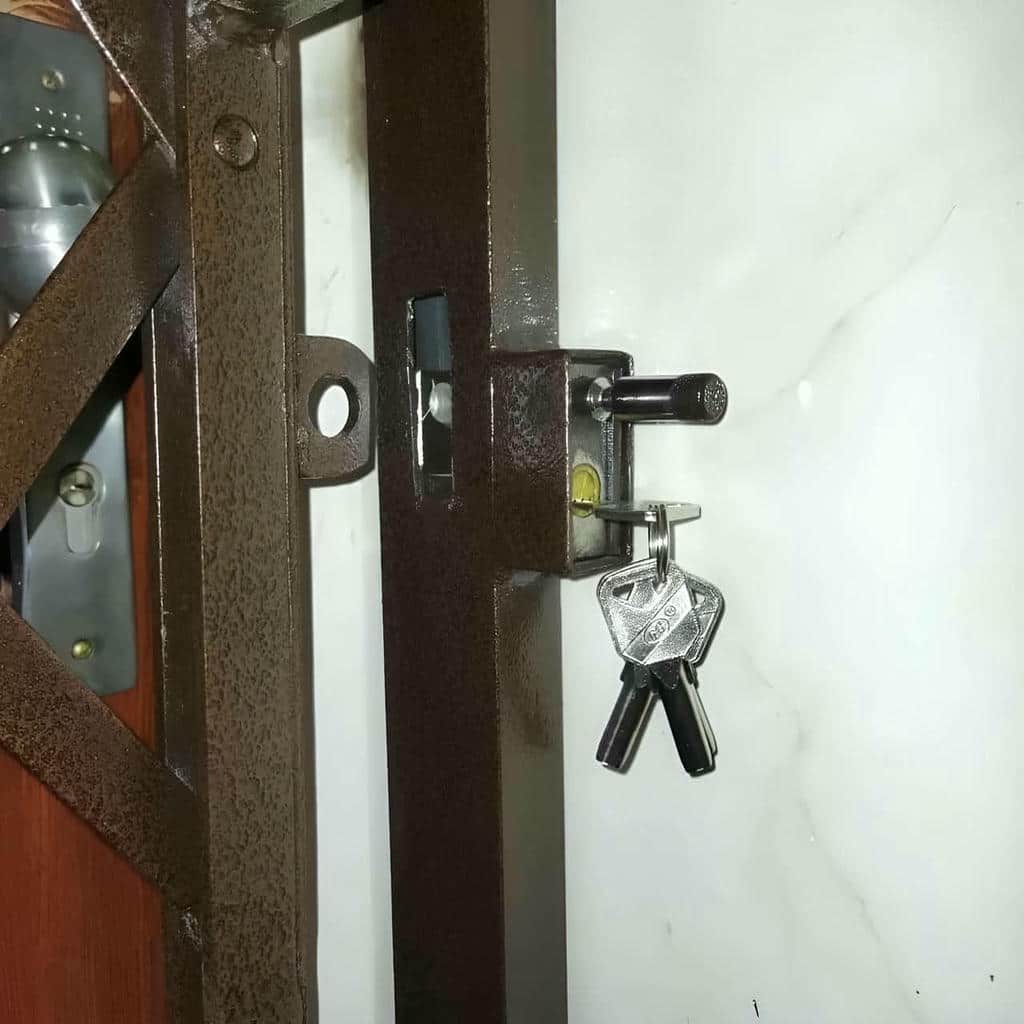 حفاظ درب آکاردئونی در زنجان در نمونه سفارش اینترنتی ورودی آپارتمان