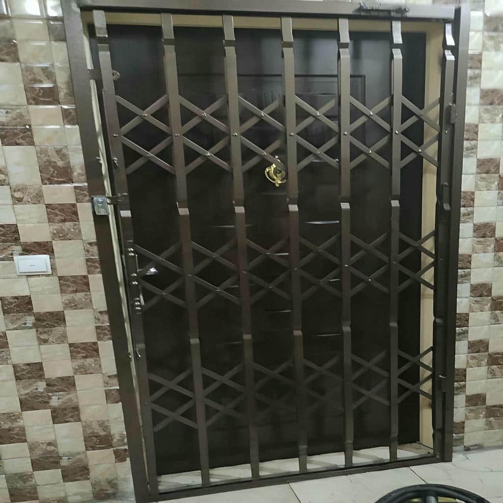 حفاظ درب آکاردئونی در استان خراسان شمالی در نمونه مقایسه مدل و متریال