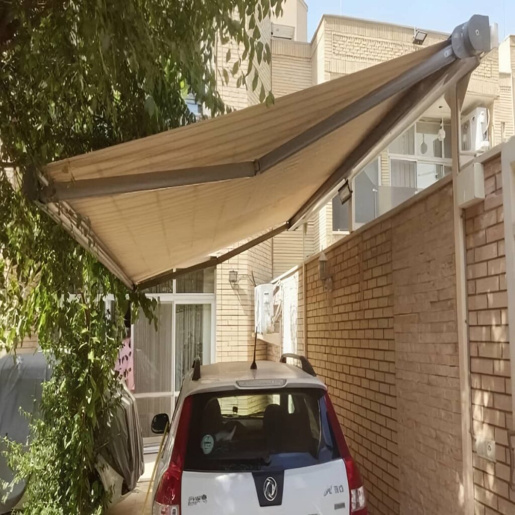 سایبان بالکن با پوشش یکدست و نصب منظم