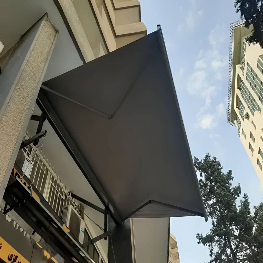چادر برقی در مرحله اندازه گیری دهانه نما