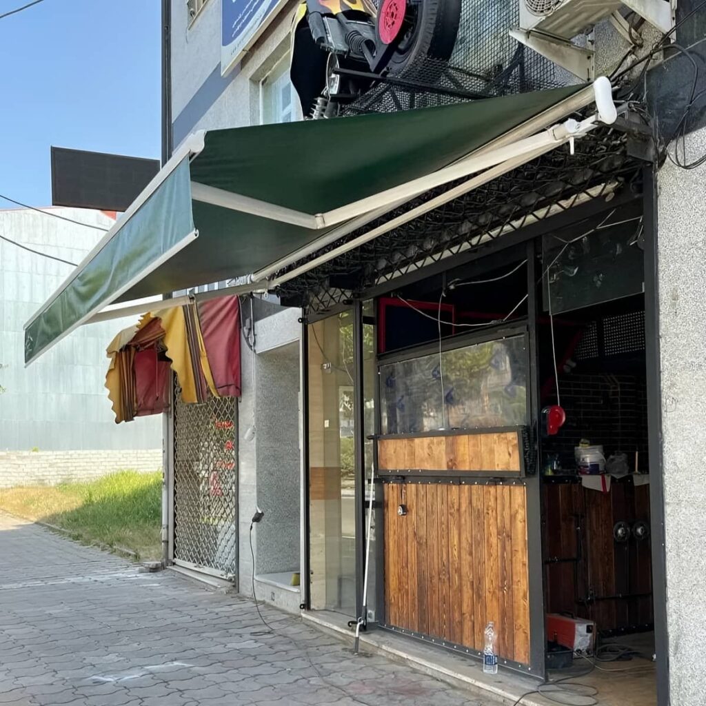 سایبان فول باکس در حالت جمع شده داخل محفظه