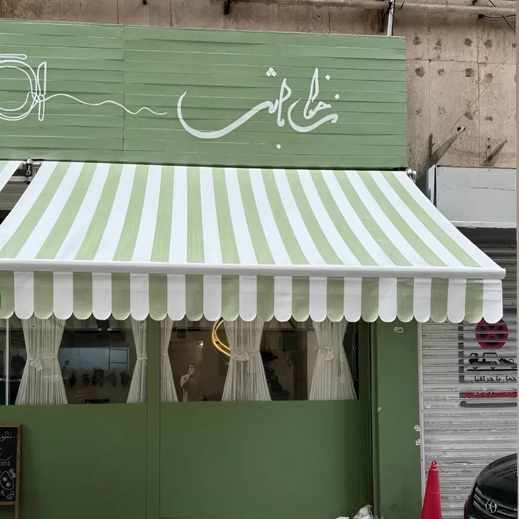سایبان پارکینگ هنگام بررسی جنس پوشش