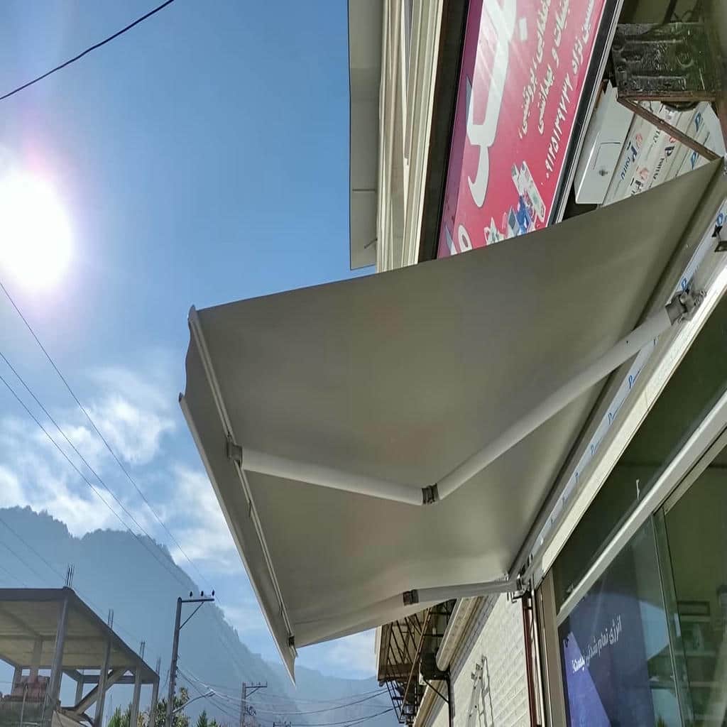 سایبان پارکینگ در مرحله اندازه گیری محل نصب