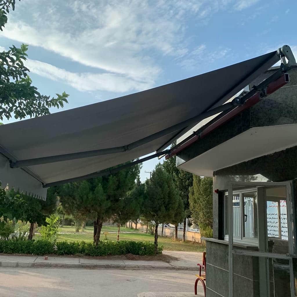 سایبان برقی در شهرکرد برای نمای کلاسیک ساختمان