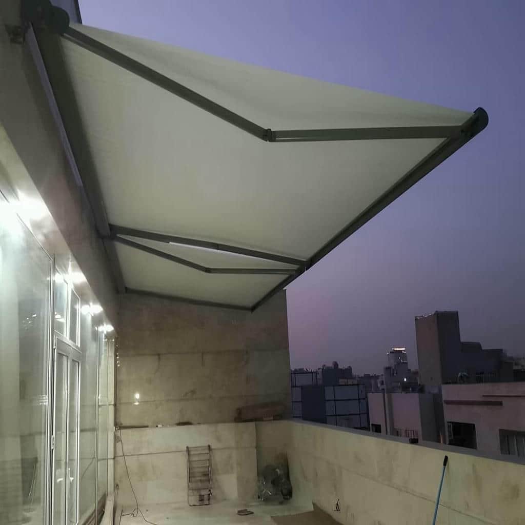 سایبان ریموت دار با طرح ساده و سازه منظم