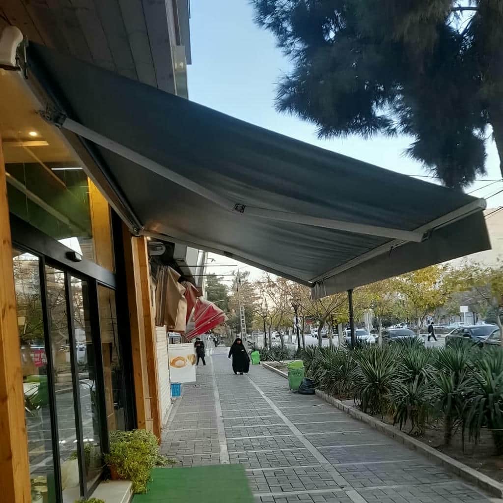 سایبان برقی در استان یزد برای فضای باز ساختمان