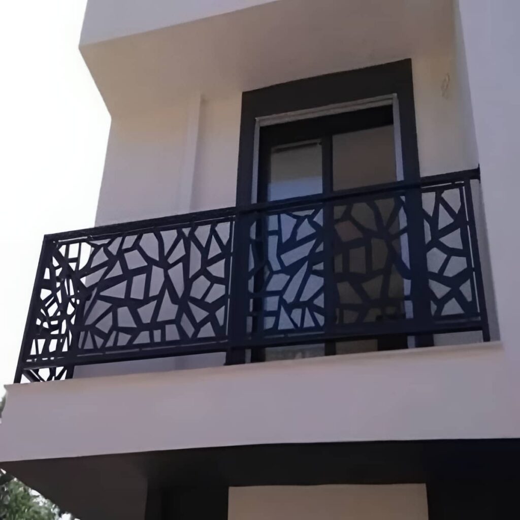 نرده بالکن در اردبیل در مرحله اندازه گیری تخصصی دهانه