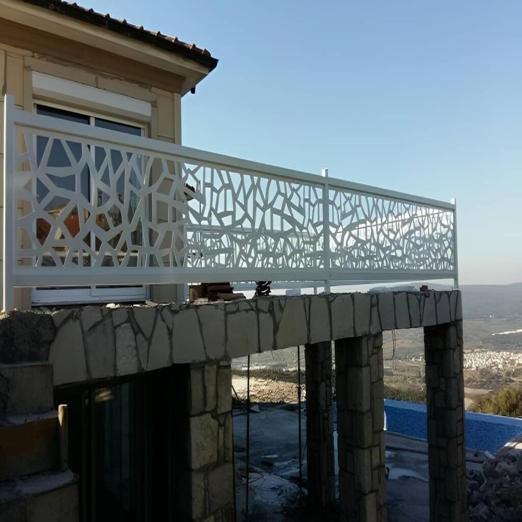 مرکز فروش و نصب نرده کلاسیک بالکن برای نگهداری، سرویس و تعمیر آسان