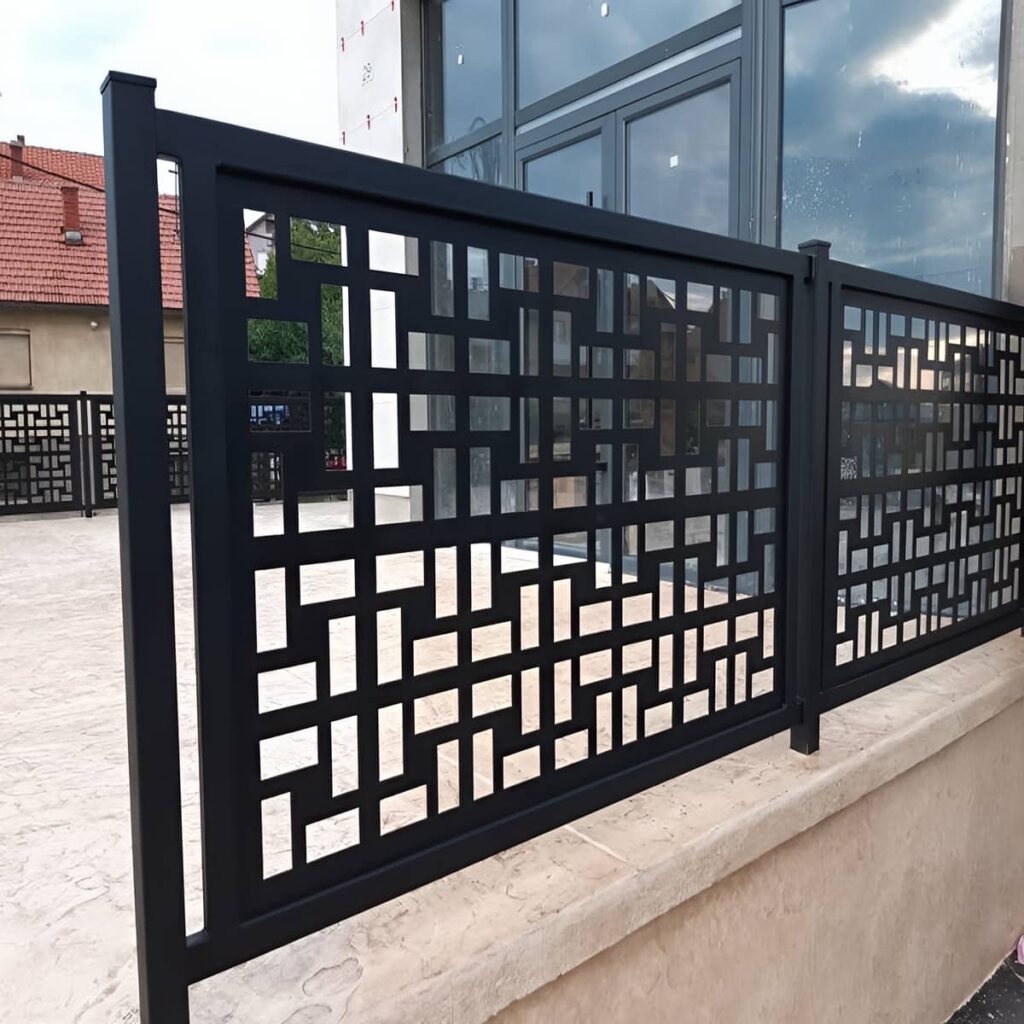 نرده بالکن در استان فارس هنگام بازدید تخصصی محل پروژه