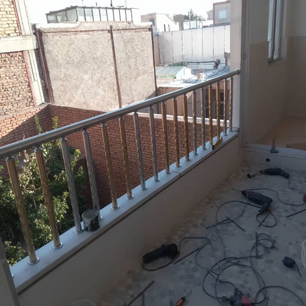 نرده بالکن در شیراز هنگام بازدید تخصصی محل پروژه