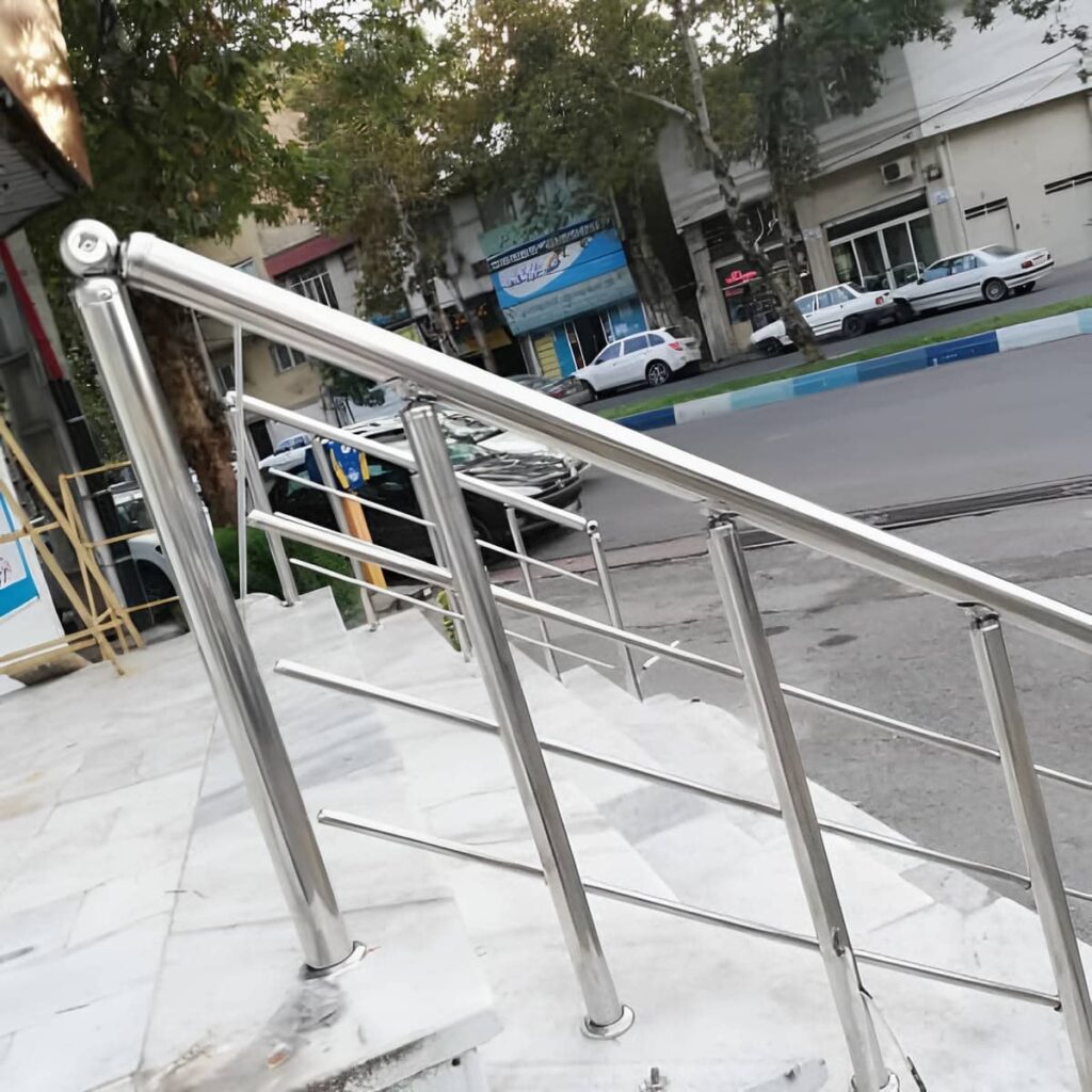 نرده استیل بالکن مدرن مناسب نمای ساختمان