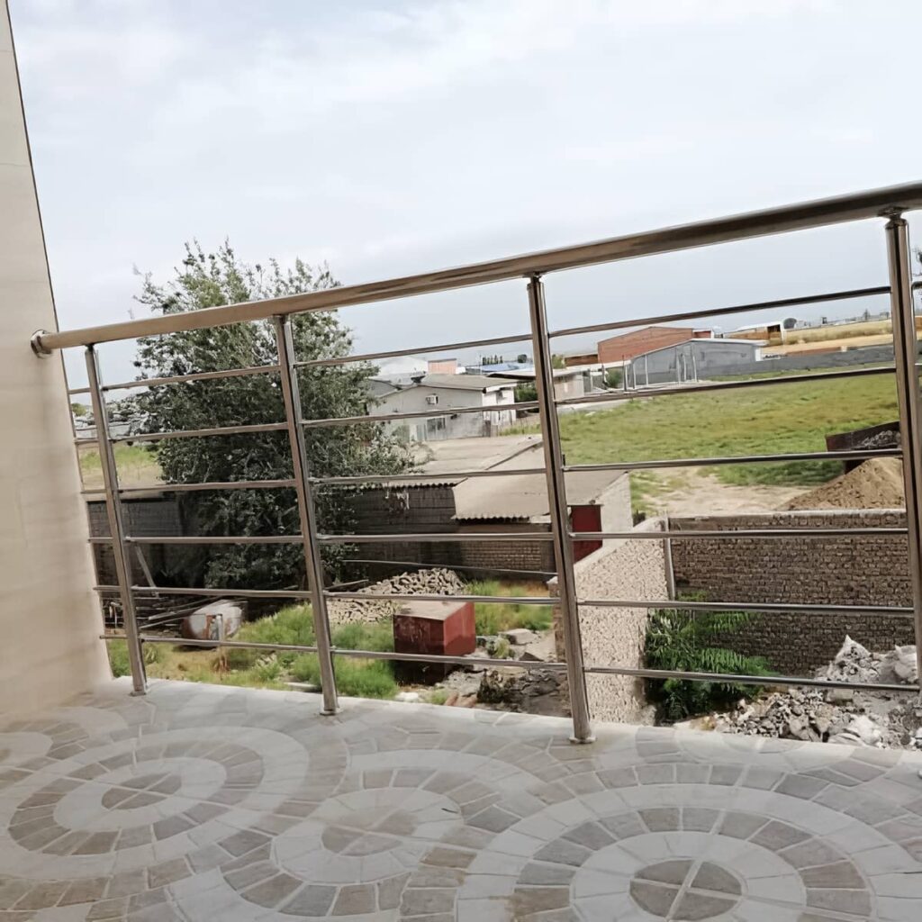 نرده بالکن در استان اصفهان با پوشش مناسب فضای در معرض رطوبت