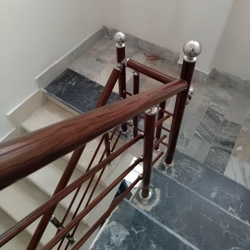 نرده استیل راه پله با قطعات ضد زنگ و نصب دقیق