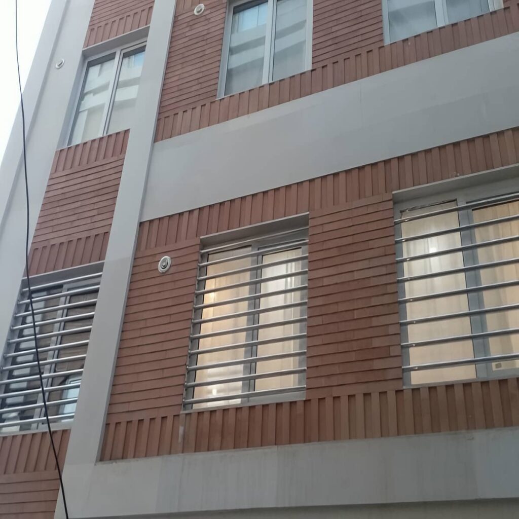 حفاظ پنجره مشکی هماهنگ با پنجره باریک در استان سیستان و بلوچستان
