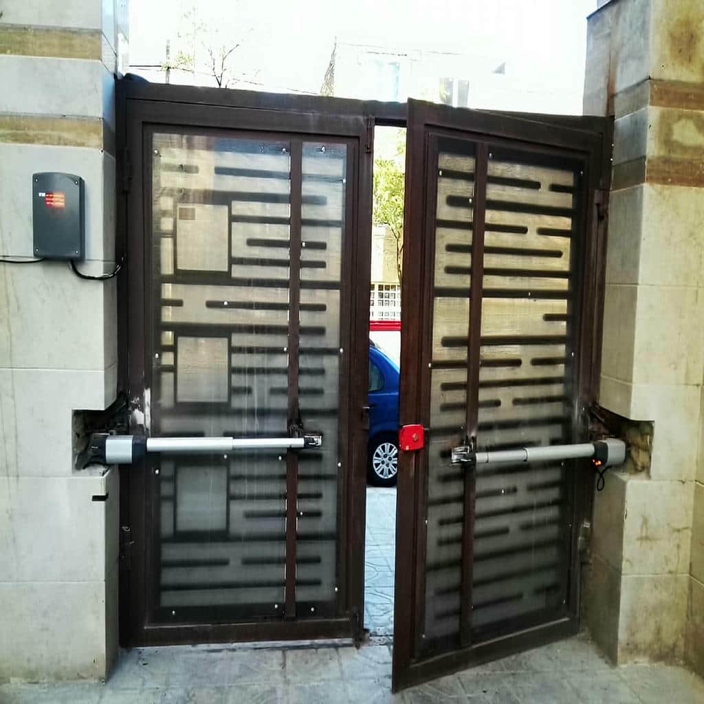 جک درب پارکینگ در یزد با مدل مناسب ساختمان مسکونی