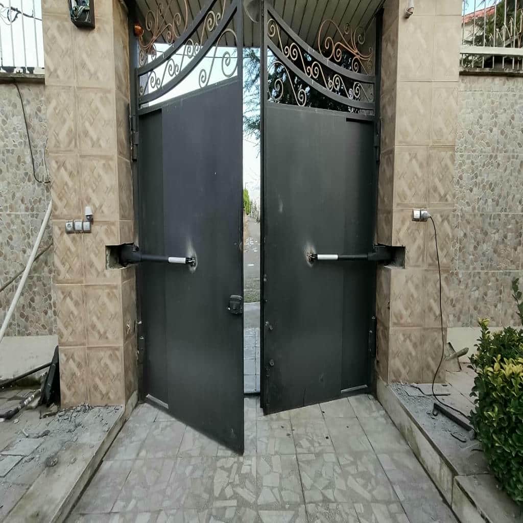 جک درب پارکینگ در استان سمنان در مرحله اندازه گیری تخصصی ورودی
