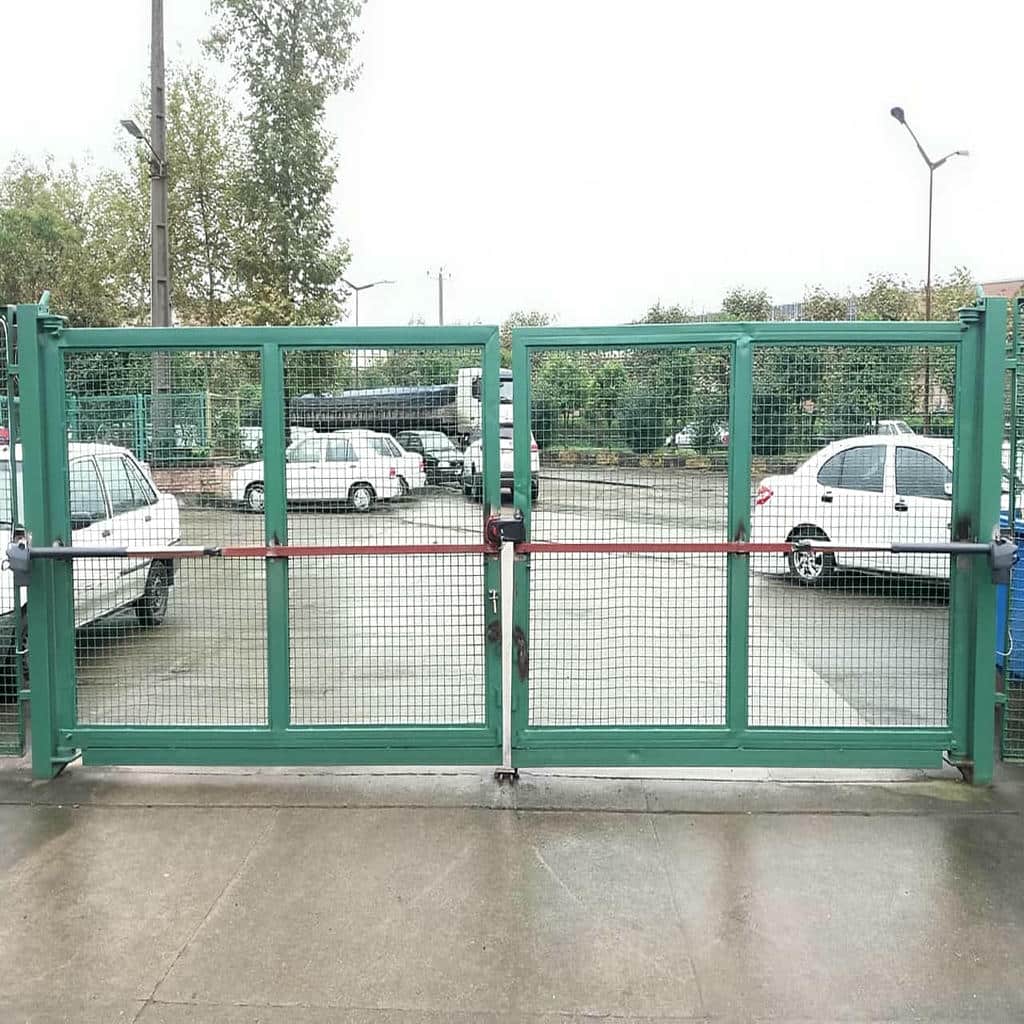 جک درب پارکینگ در استان سیستان و بلوچستان با مدل بازویی روی ورودی کم عرض