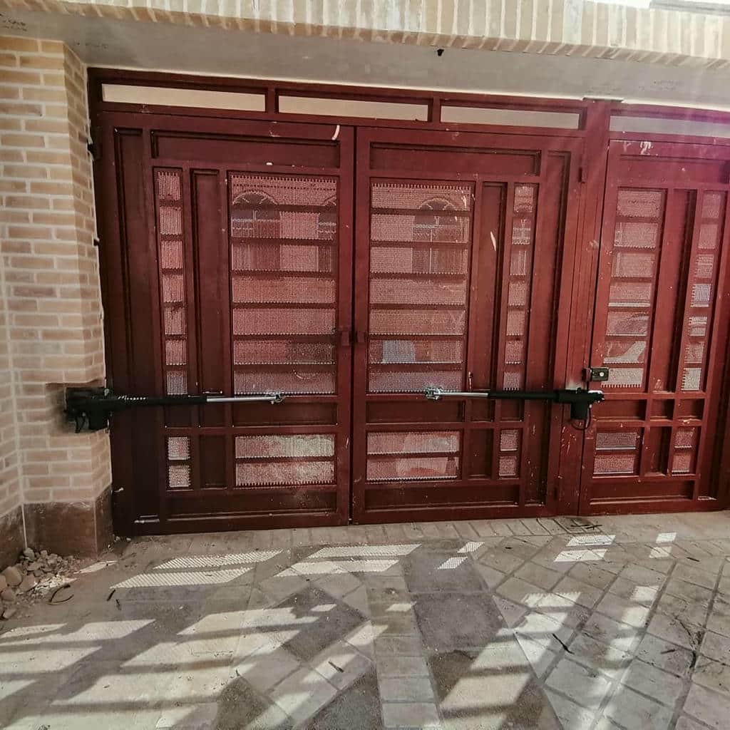 جک درب پارکینگ در استان کرمان با مدل مناسب شرایط باد