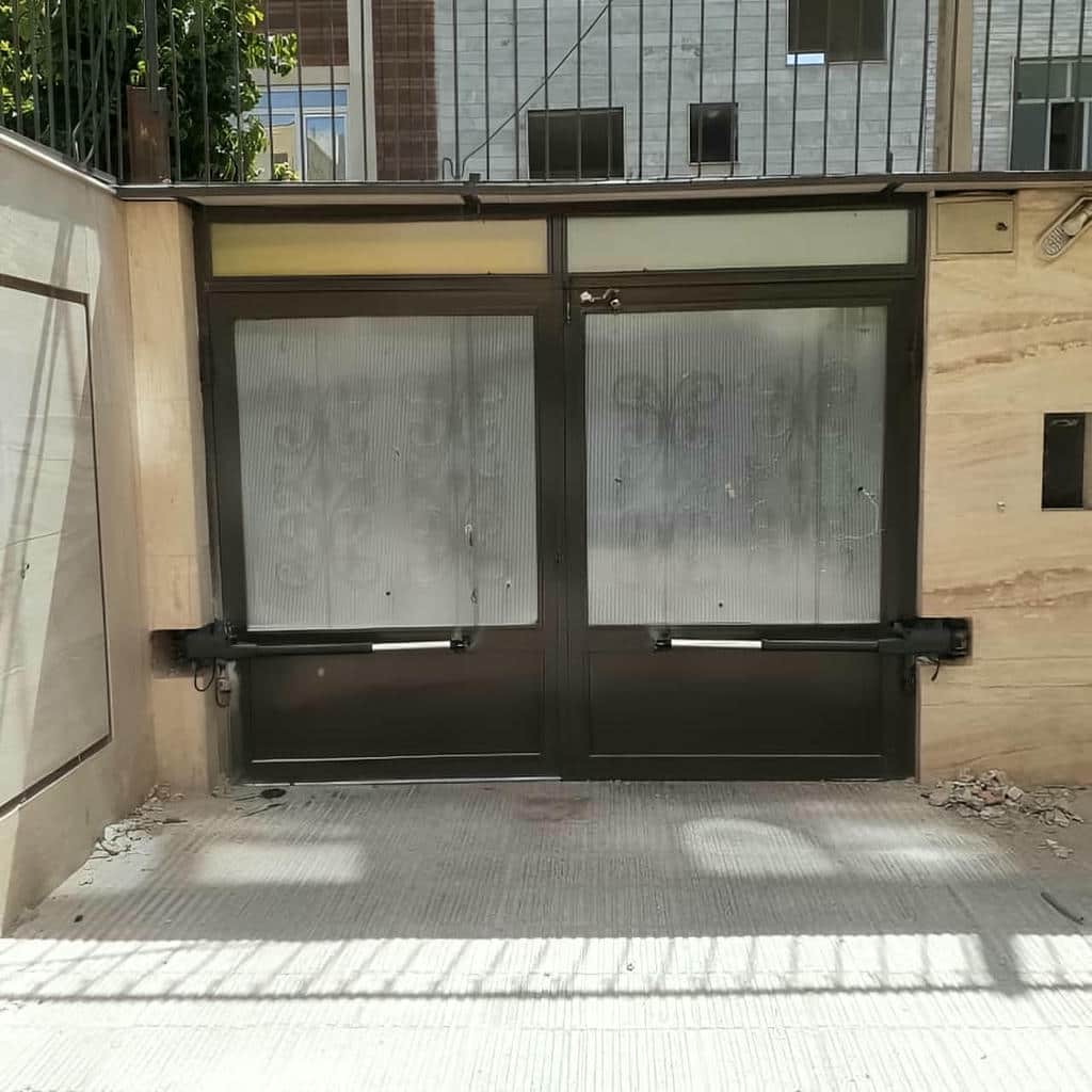 جک درب پارکینگ در استان کرمان با بدنه فلزی مناسب تابش آفتاب