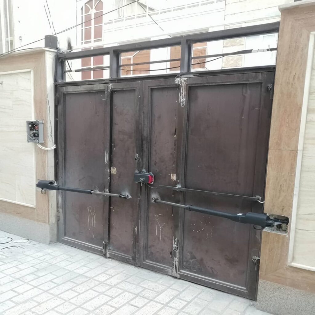 جک پارکینگ ایرانی در مرحله بررسی ابعاد درب