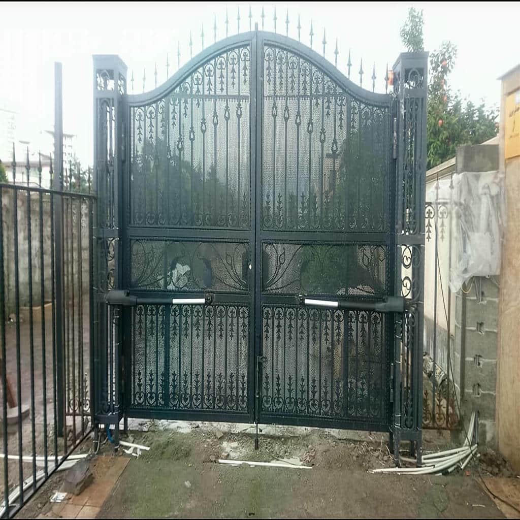 جک درب پارکینگ در کرمان در مرحله اندازه گیری تخصصی ورودی