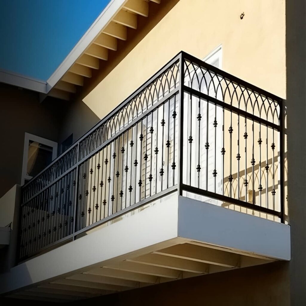 مرکز تخصصی فروش نرده فرفورژه بالکن مناسب مناطق مرطوب و بارانی