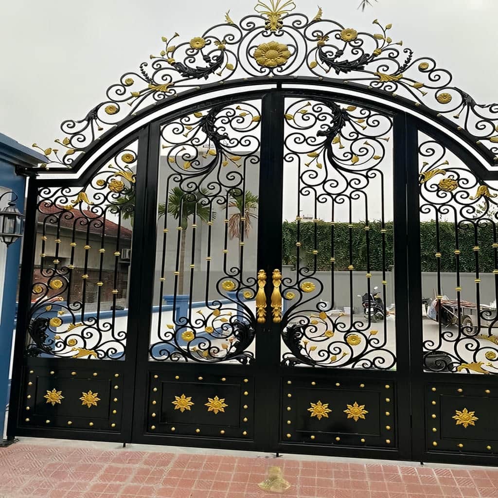 درب حیاط در استان زنجان هنگام مشاوره خدمات پشتیبانی