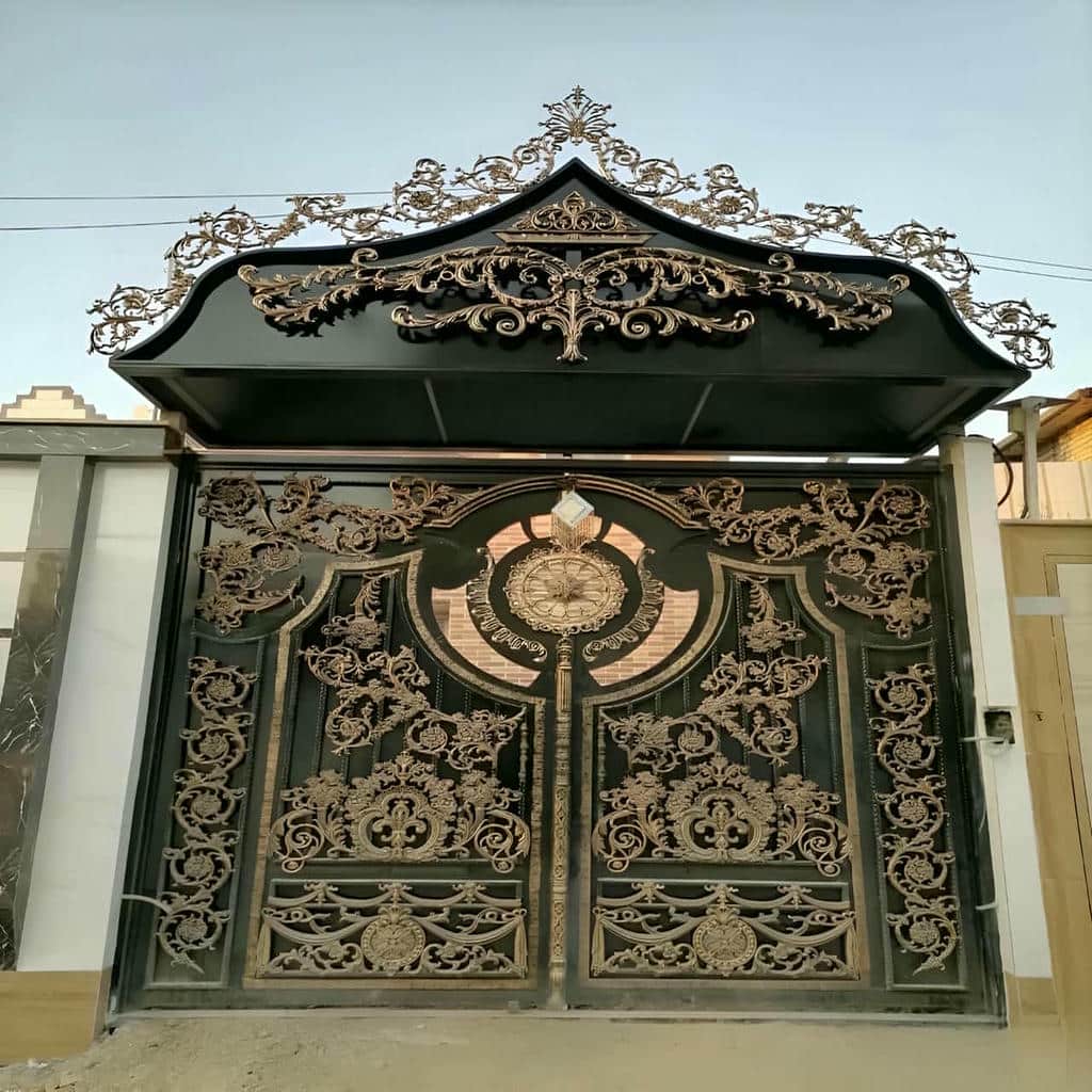 درب حیاط در سنندج با مدل فلزی برای ورودی ویلا