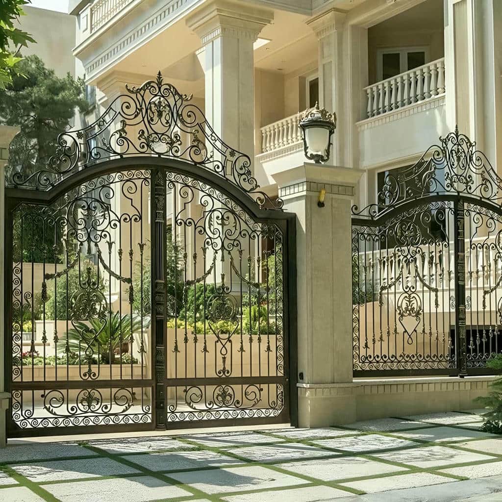 درب لاکچری حیاط با لولاهای مقاوم