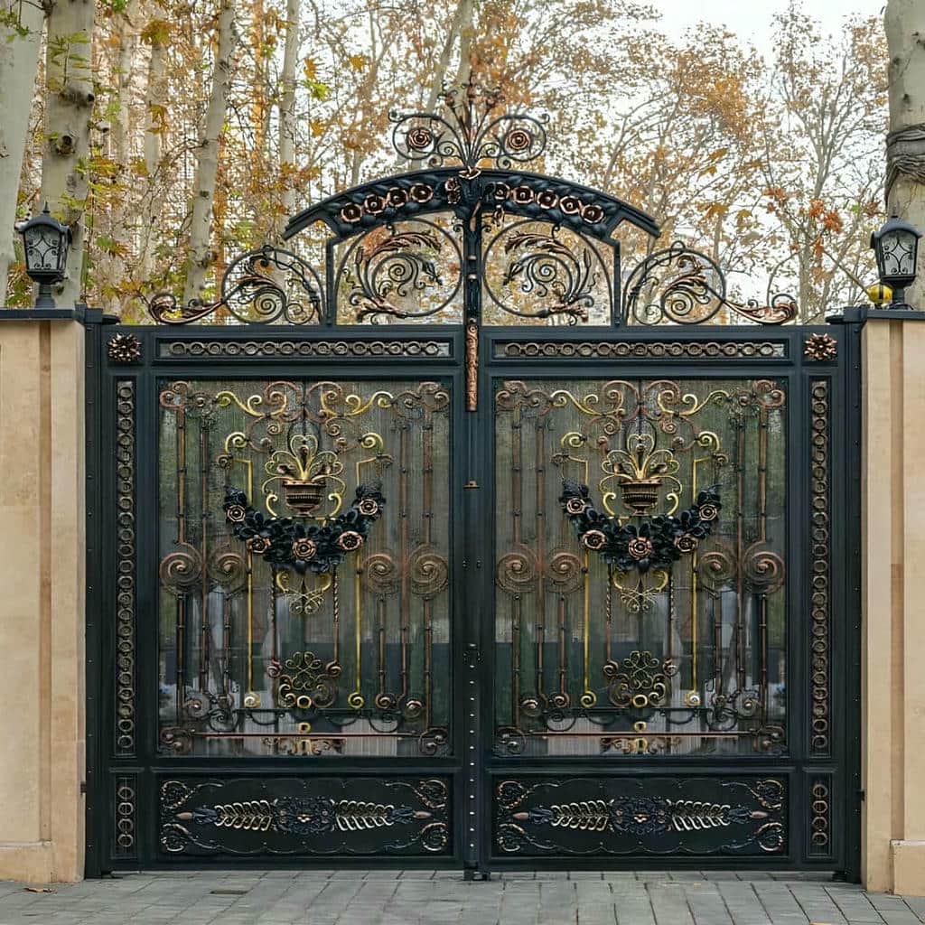 درب لاکچری حیاط با جزئیات تزئینی سفارشی