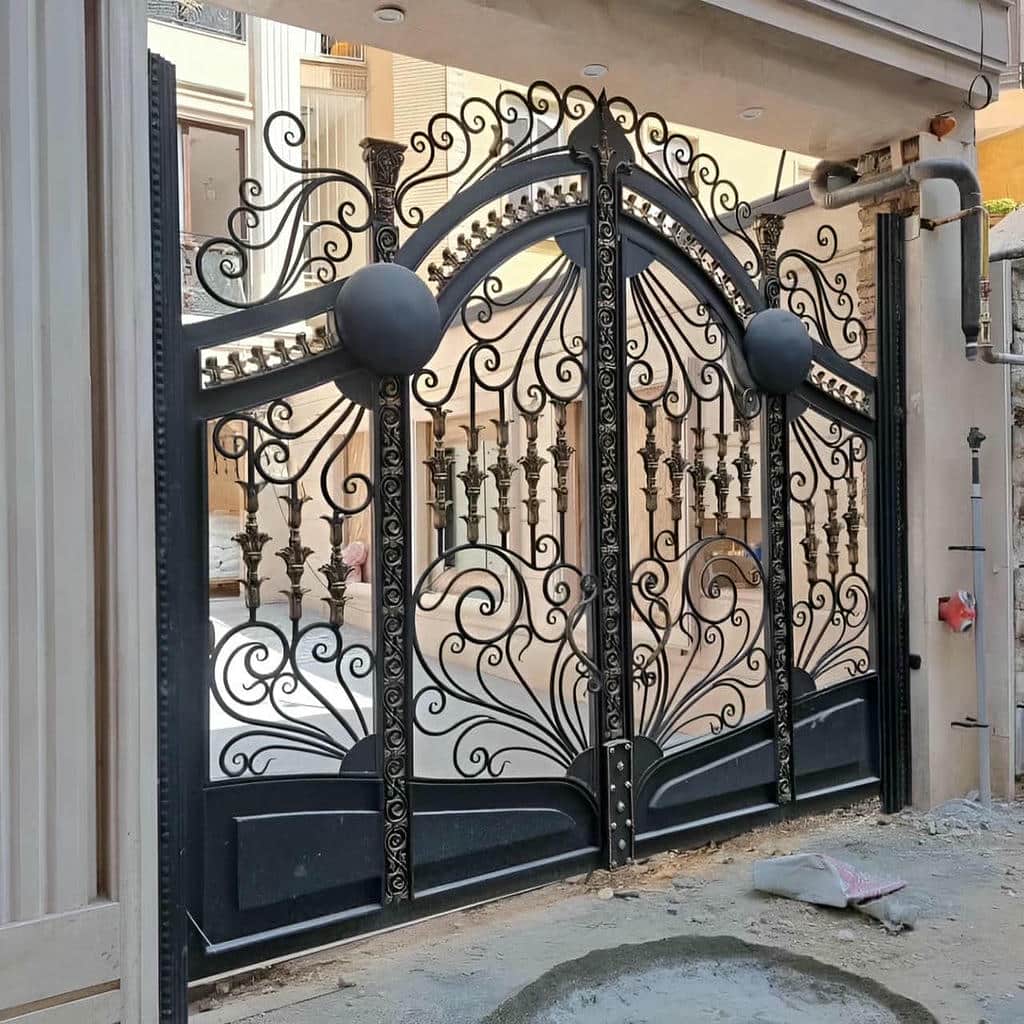 درب حیاط در همدان در مرحله بررسی اینترنتی سفارش
