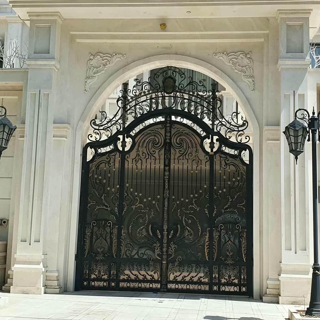 درب لوکس ویلا با پوشش یکنواخت فلزی