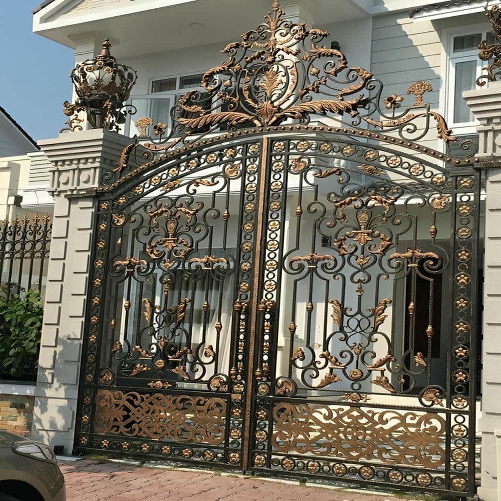 درب حیاط در زنجان با بدنه آهنی سفارشی