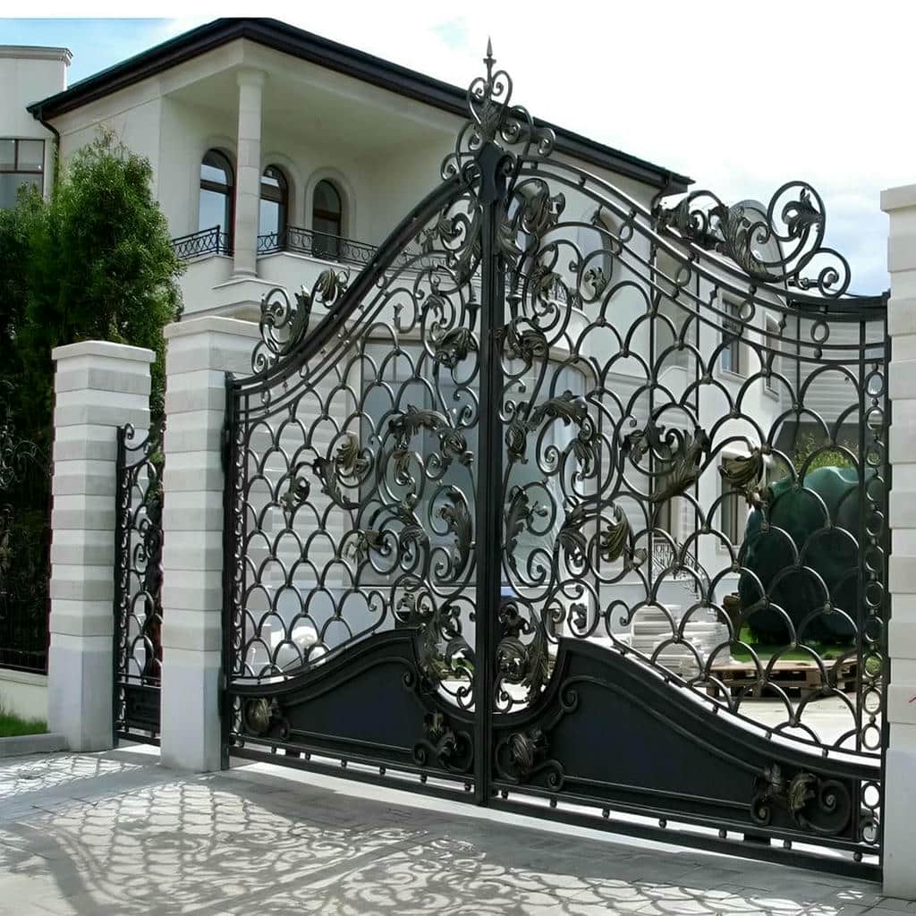 درب حیاط در استان سیستان و بلوچستان هنگام بازدید تخصصی ورودی