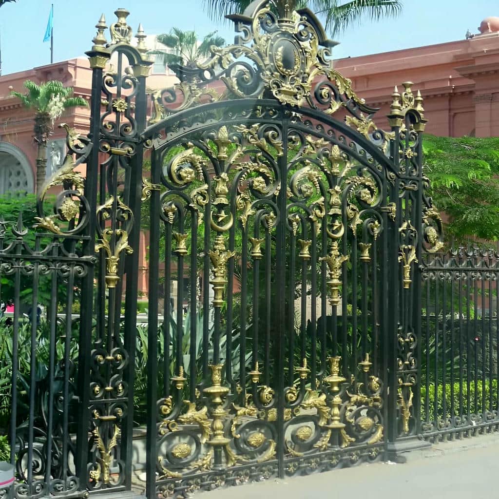 درب پارکینگ با خطوط هماهنگ نما
