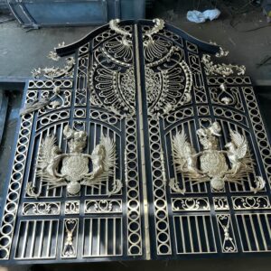 درب حیاط در بیرجند با مدل ایرانی فلزی