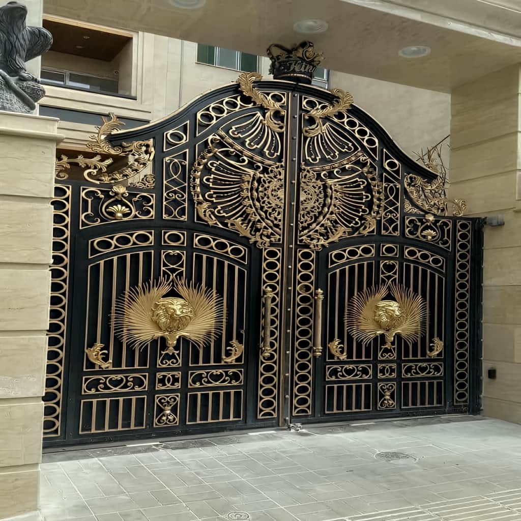 درب پارکینگ با رنگ هماهنگ نمای ساختمان