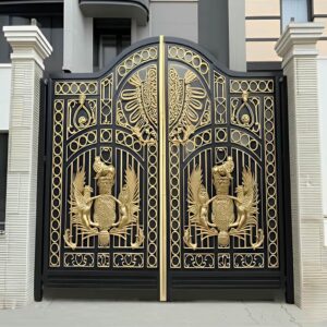 درب حیاط در زنجان با مدل فلزی آماده سفارش اینترنتی
