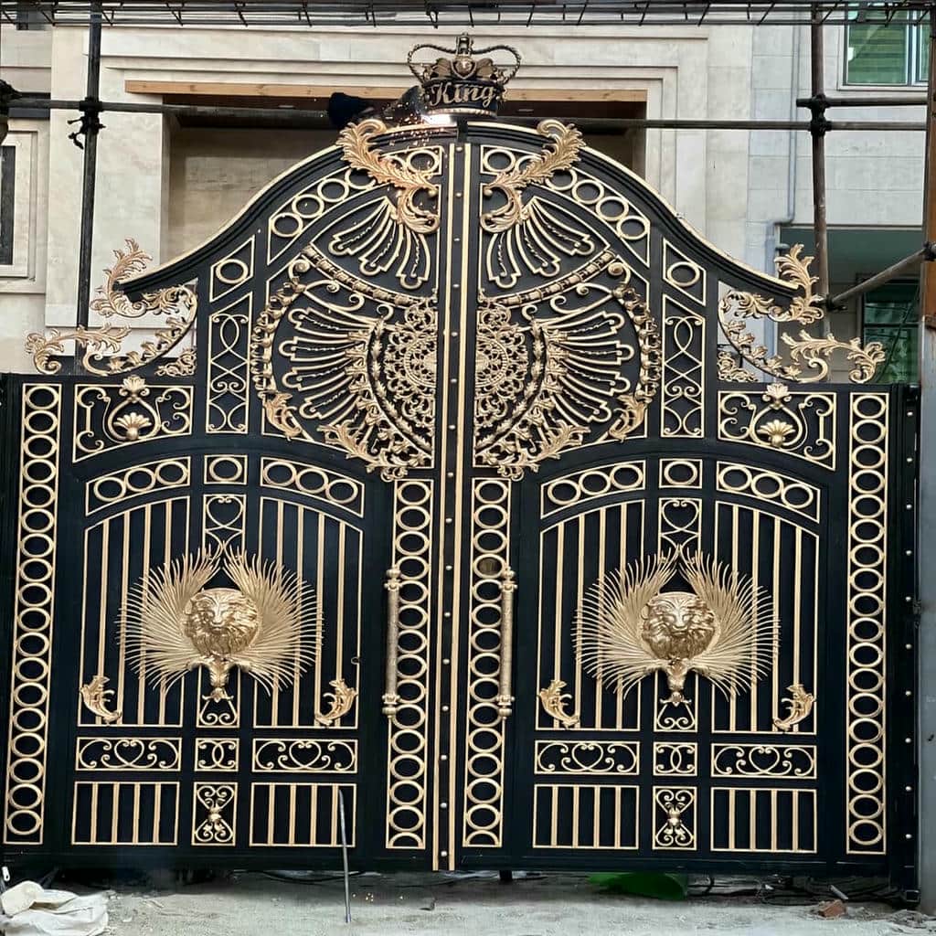 درب فلزی ستون دار با چهارچوب مقاوم