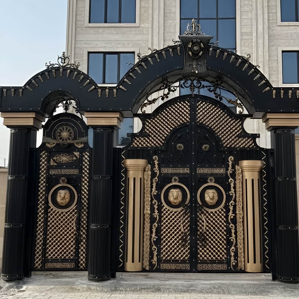 درب حیاط در شیراز هنگام اندازه گیری تخصصی ورودی
