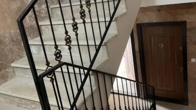 نرده پله کلاسیک فلزی با طرح فرفورژه تزئینی