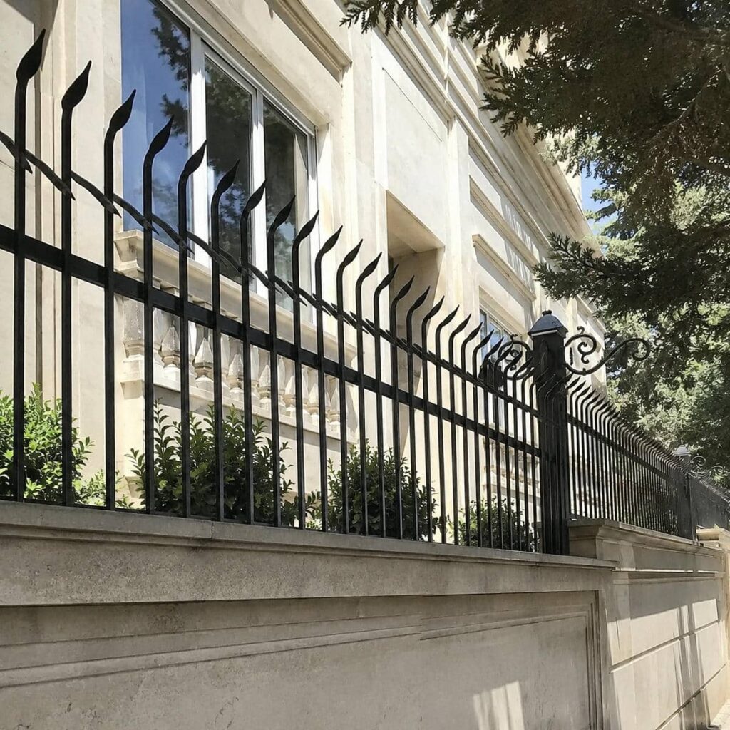 حفاظ دیوار در اردبیل با مدل سرنیزه ای و اندازه متناسب